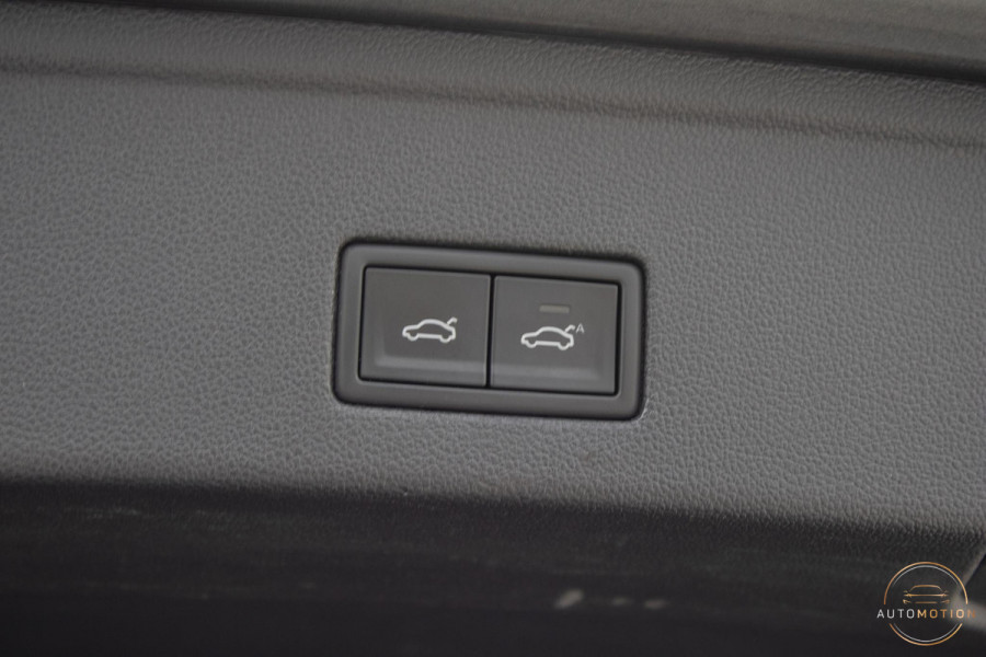 Volkswagen Touareg 3.0 TSi 4MOTION R Trekhaak Luchtvering Camera Nightvision
