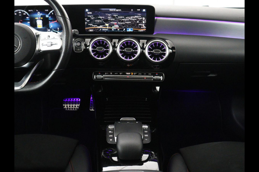 Mercedes-Benz A-Klasse 200 AMG Business Solution Aut. | Pano | LED | Half sfeerverlichting | Sfeerverlichting | Elec. Stoelen | Stoelverwarming | Virtual Display | Navi | Camera | Trekaak | Carplay