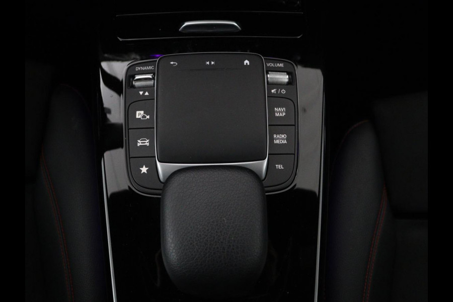Mercedes-Benz A-Klasse 200 AMG Business Solution Aut. | Pano | LED | Half sfeerverlichting | Sfeerverlichting | Elec. Stoelen | Stoelverwarming | Virtual Display | Navi | Camera | Trekaak | Carplay