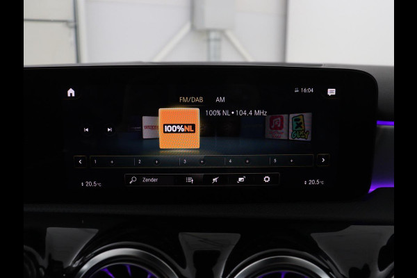Mercedes-Benz A-Klasse 200 AMG Business Solution Aut. | Pano | LED | Half sfeerverlichting | Sfeerverlichting | Elec. Stoelen | Stoelverwarming | Virtual Display | Navi | Camera | Trekaak | Carplay