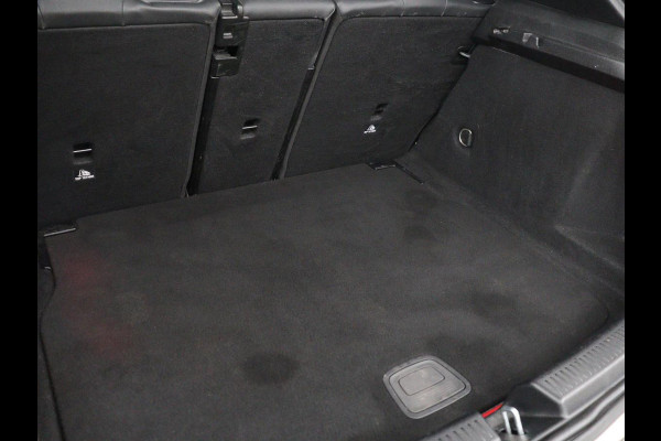 Mercedes-Benz A-Klasse 200 AMG Business Solution Aut. | Pano | LED | Half sfeerverlichting | Sfeerverlichting | Elec. Stoelen | Stoelverwarming | Virtual Display | Navi | Camera | Trekaak | Carplay