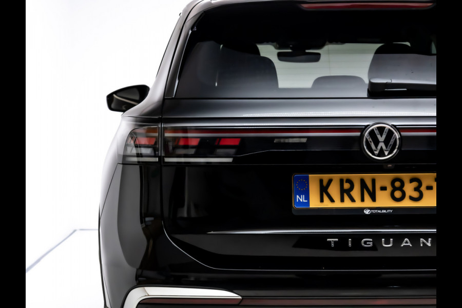 Volkswagen Tiguan 1.5 eHybrid Elegance Business 204 PK | Panodak | Elec. Trekhaak | Stoel- & Stuurverw. | Massagestoelen | 20 inch Head-Up, Ergo active stoel, Extra All Season Wielenset