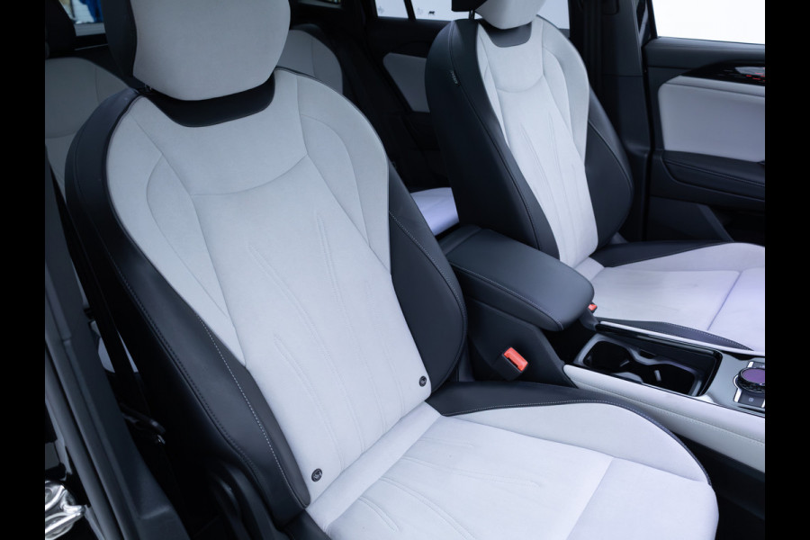 Volkswagen Tiguan 1.5 eHybrid Elegance Business 204 PK | Panodak | Elec. Trekhaak | Stoel- & Stuurverw. | Massagestoelen | 20 inch Head-Up, Ergo active stoel, Extra All Season Wielenset