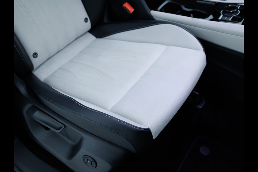 Volkswagen Tiguan 1.5 eHybrid Elegance Business 204 PK | Panodak | Elec. Trekhaak | Stoel- & Stuurverw. | Massagestoelen | 20 inch Head-Up, Ergo active stoel, Extra All Season Wielenset