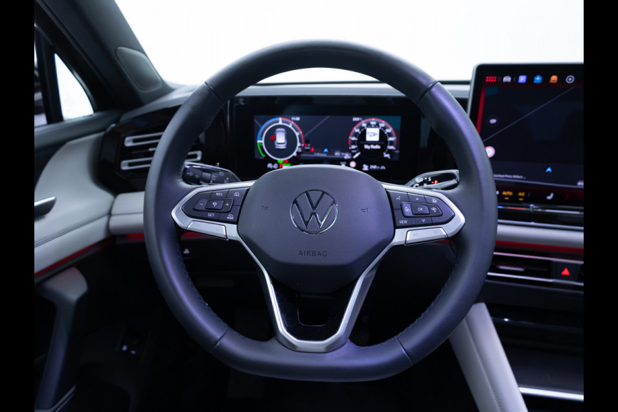 Volkswagen Tiguan 1.5 eHybrid Elegance Business 204 PK | Panodak | Elec. Trekhaak | Stoel- & Stuurverw. | Massagestoelen | 20 inch Head-Up, Ergo active stoel, Extra All Season Wielenset