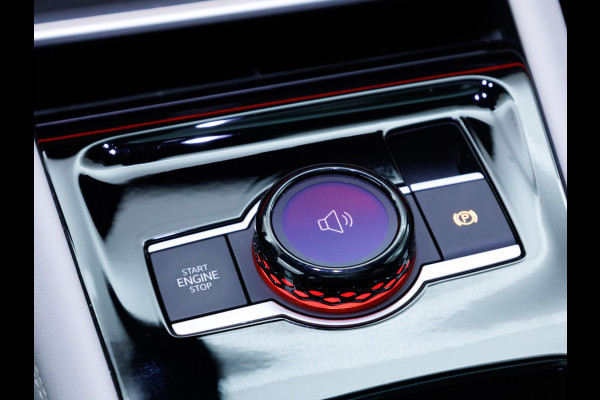 Volkswagen Tiguan 1.5 eHybrid Elegance Business 204 PK | Panodak | Elec. Trekhaak | Stoel- & Stuurverw. | Massagestoelen | 20 inch Head-Up, Ergo active stoel, Extra All Season Wielenset