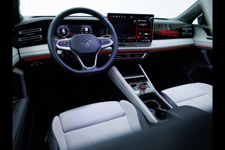 Volkswagen Tiguan 1.5 eHybrid Elegance Business 204 PK | Panodak | Elec. Trekhaak | Stoel- & Stuurverw. | Massagestoelen | 20 inch Head-Up, Ergo active stoel, Extra All Season Wielenset