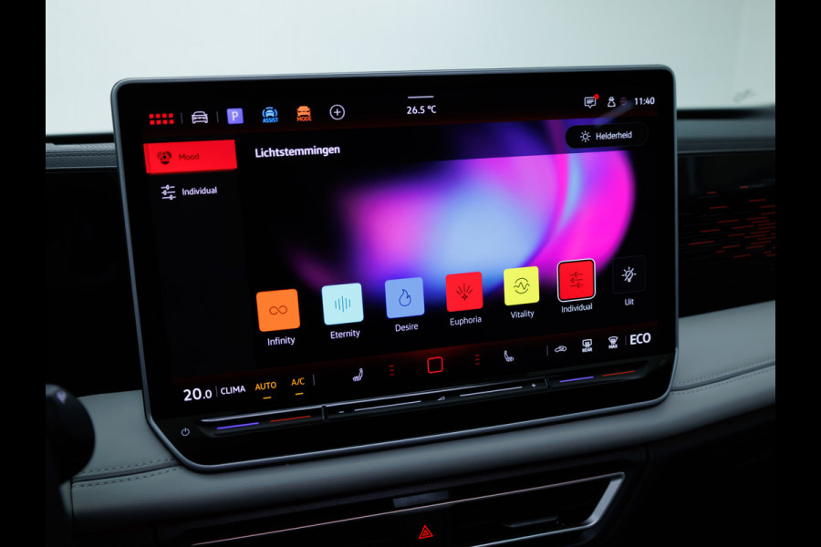 Volkswagen Tiguan 1.5 eHybrid Elegance Business 204 PK | Panodak | Elec. Trekhaak | Stoel- & Stuurverw. | Massagestoelen | 20 inch Head-Up, Ergo active stoel, Extra All Season Wielenset