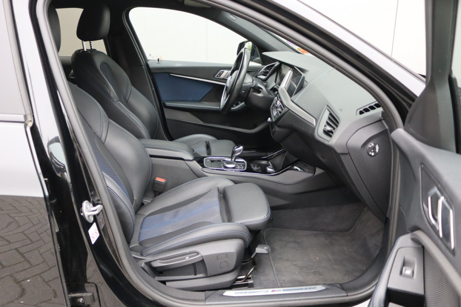BMW 1-serie 118i 140PK Automaat Executive Edition M-Sport Sportstoelen/Parkeerhulp/Navigatie/Cruise-control