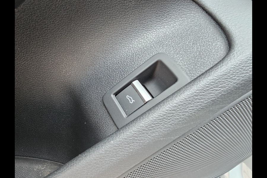Audi A5 Sportback 35 TFSI Sport S-line edition | LED | Zwart optiek | Trekhaak | Sportstoelen | PDC | Keyless | Navi | Elek. achterklep | Afgevlakt stuur |