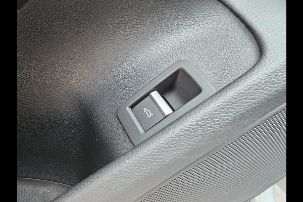 Audi A5 Sportback 35 TFSI Sport S-line edition | LED | Zwart optiek | Trekhaak | Sportstoelen | PDC | Keyless | Navi | Elek. achterklep | Afgevlakt stuur |