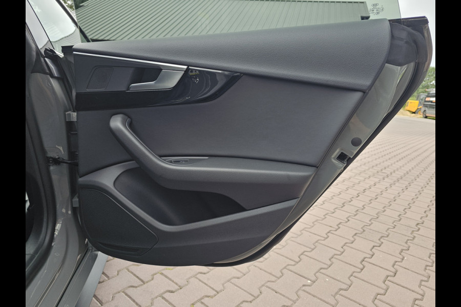 Audi A5 Sportback 35 TFSI Sport S-line edition | LED | Zwart optiek | Trekhaak | Sportstoelen | PDC | Keyless | Navi | Elek. achterklep | Afgevlakt stuur |