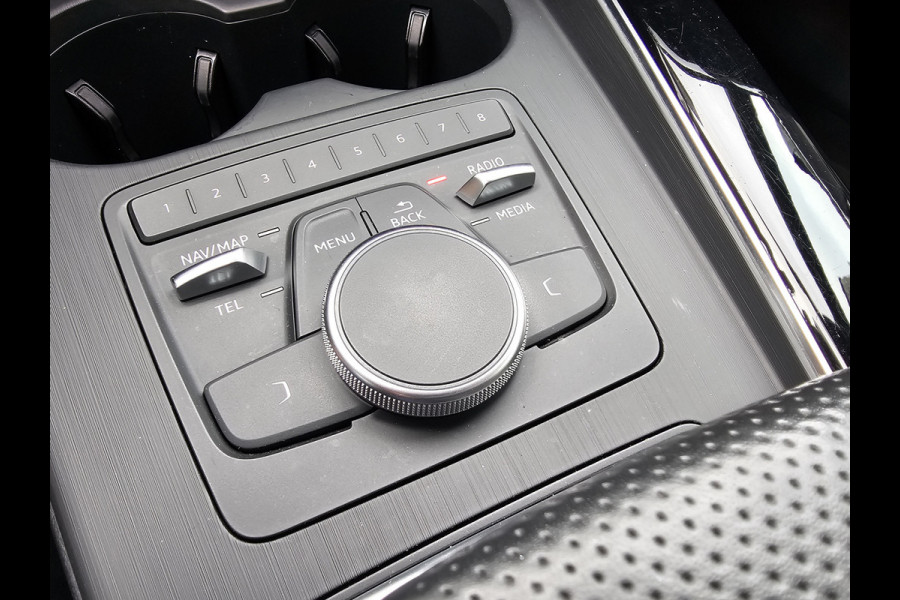 Audi A5 Sportback 35 TFSI Sport S-line edition | LED | Zwart optiek | Trekhaak | Sportstoelen | PDC | Keyless | Navi | Elek. achterklep | Afgevlakt stuur |