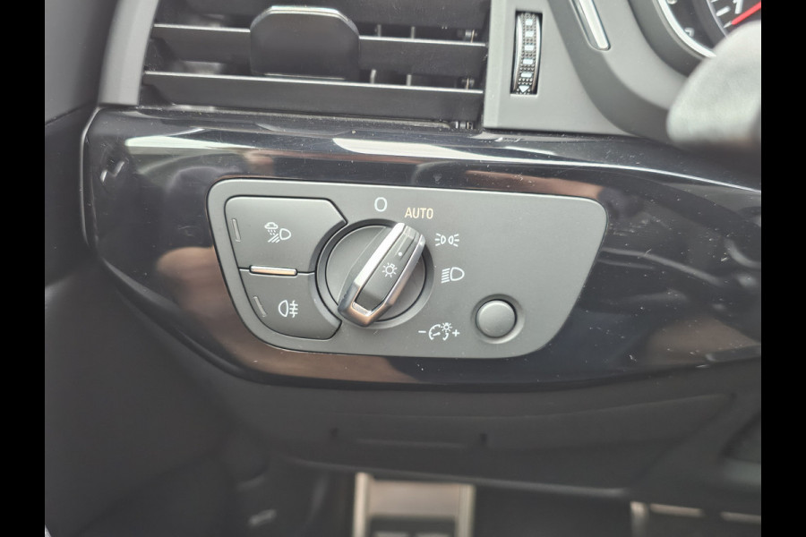 Audi A5 Sportback 35 TFSI Sport S-line edition | LED | Zwart optiek | Trekhaak | Sportstoelen | PDC | Keyless | Navi | Elek. achterklep | Afgevlakt stuur |