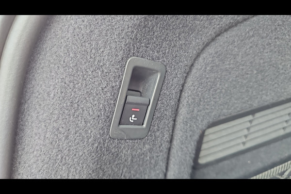 Audi A5 Sportback 35 TFSI Sport S-line edition | LED | Zwart optiek | Trekhaak | Sportstoelen | PDC | Keyless | Navi | Elek. achterklep | Afgevlakt stuur |