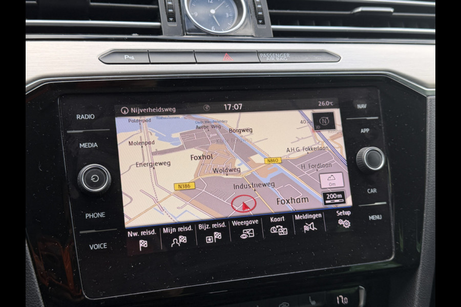 Volkswagen Passat Variant BWJ 2018 | 1.4 TSI 150PK ACT Highline Bus. R AUTOMAAT | AGR | LEER/ALCANTARA | CAMERA A | STOELVERW | DIGI DASH | CARPLAY | CLIMA | NAVI |