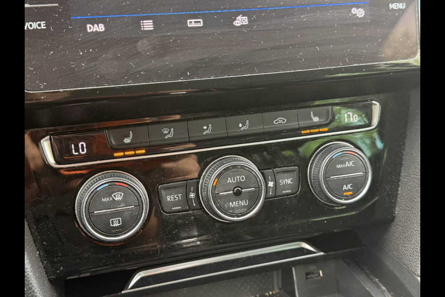 Volkswagen Passat Variant BWJ 2018 | 1.4 TSI 150PK ACT Highline Bus. R AUTOMAAT | AGR | LEER/ALCANTARA | CAMERA A | STOELVERW | DIGI DASH | CARPLAY | CLIMA | NAVI |