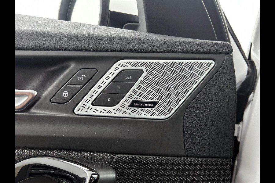 BMW X1 xDrive25e Plug-In Hybrid PANORAMADAK | EL. BED. STOEL | MASSAGE | AD-LED