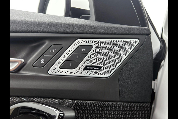 BMW X1 xDrive25e Plug-In Hybrid PANORAMADAK | EL. BED. STOEL | MASSAGE | AD-LED