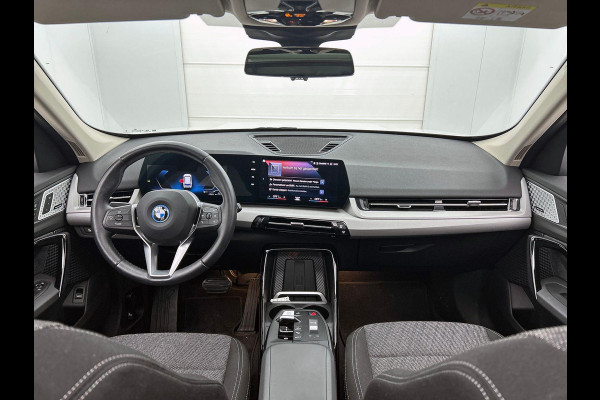BMW X1 xDrive25e Plug-In Hybrid PANORAMADAK | EL. BED. STOEL | MASSAGE | AD-LED