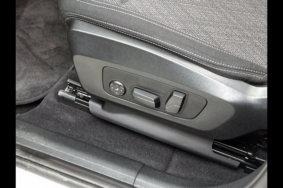 BMW X1 xDrive25e Plug-In Hybrid PANORAMADAK | EL. BED. STOEL | MASSAGE | AD-LED