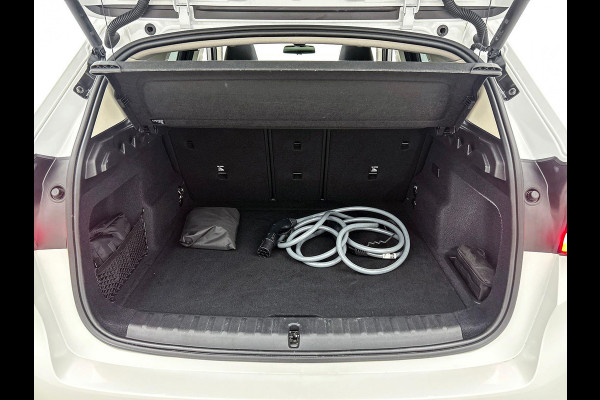 BMW X1 xDrive25e Plug-In Hybrid PANORAMADAK | EL. BED. STOEL | MASSAGE | AD-LED