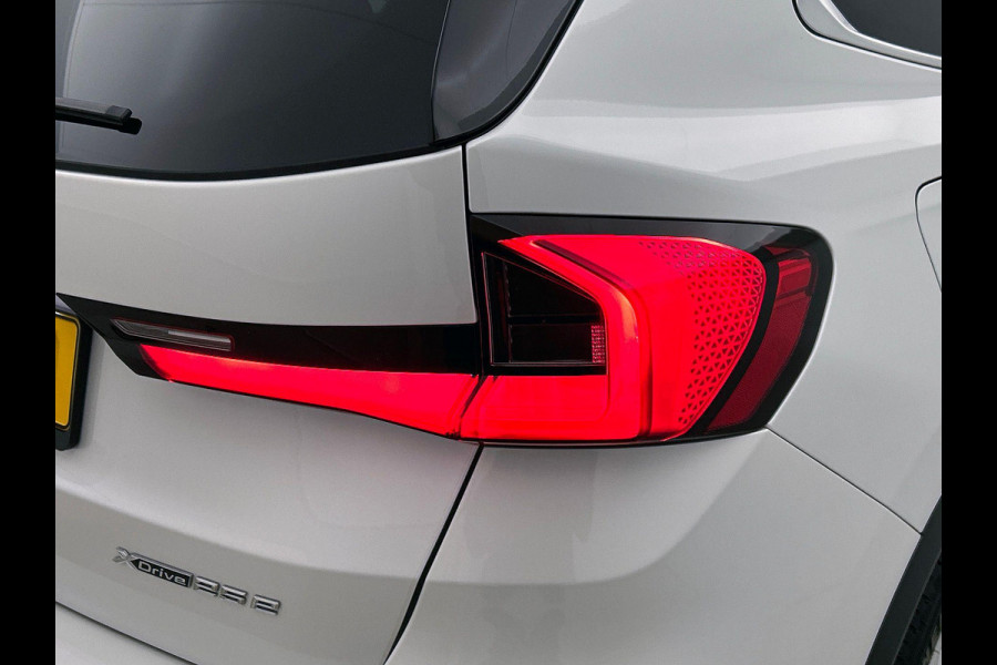 BMW X1 xDrive25e Plug-In Hybrid PANORAMADAK | EL. BED. STOEL | MASSAGE | AD-LED
