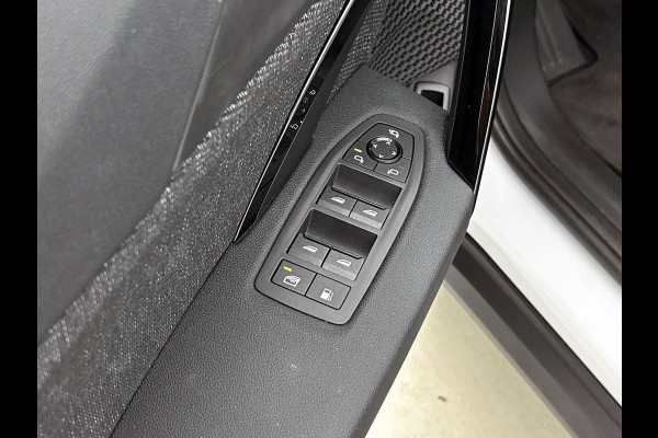 BMW X1 xDrive25e Plug-In Hybrid PANORAMADAK | EL. BED. STOEL | MASSAGE | AD-LED