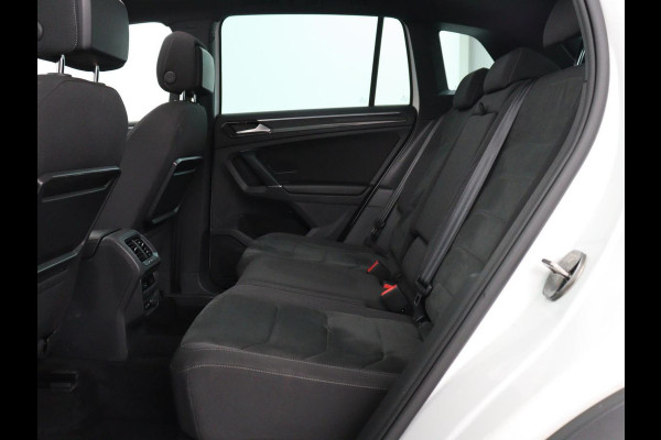 Volkswagen Tiguan 1.4 TSI 150PK Aut. 4Motion Highline Business R | R-Line | Pano | Navi | Virtual Display | Stoelverwarming | Camera | Trekhaak | Climate Control | DAB+ | Carplay