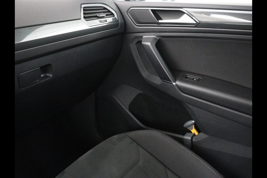 Volkswagen Tiguan 1.4 TSI 150PK Aut. 4Motion Highline Business R | R-Line | Pano | Navi | Virtual Display | Stoelverwarming | Camera | Trekhaak | Climate Control | DAB+ | Carplay
