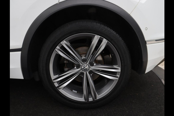 Volkswagen Tiguan 1.4 TSI 150PK Aut. 4Motion Highline Business R | R-Line | Pano | Navi | Virtual Display | Stoelverwarming | Camera | Trekhaak | Climate Control | DAB+ | Carplay