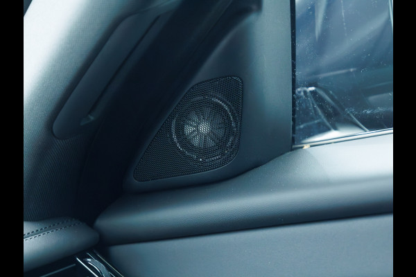 Land Rover Range Rover Velar 2.0 P400e R-Dynamic HSE 404 PK | Meridian Audio | 360 Camera | 21"LMV | Stoelverw. | Memory best. stoel | Elec. verst. stuurkolom, Electrische achterklep, Matrix Led, Navigatie, App. connect, Extra getint glas