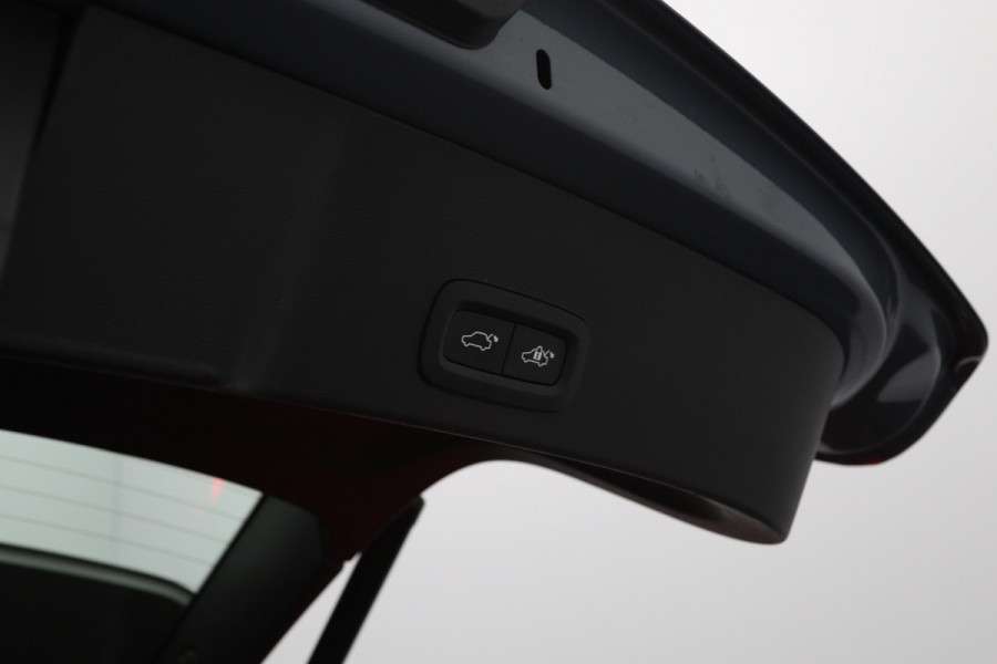 Volvo XC40 Recharge Twin Ultimate 82 kWh 408 PK, Trekhaak, Panoramadak, Harman/kardon, 360 Camera, 4X Stoelverwarming