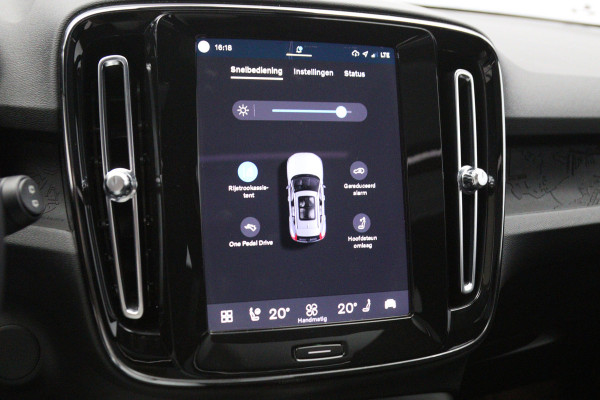 Volvo XC40 Recharge Twin Ultimate 82 kWh 408 PK, Trekhaak, Panoramadak, Harman/kardon, 360 Camera, 4X Stoelverwarming