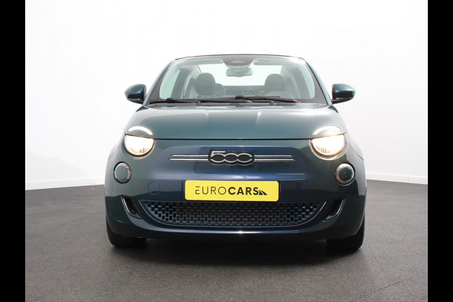 Fiat 500E Berline 42 kWh Automaat Climate control Cruise control Achteruitrijcamera Led Navigatie Apple Carplay/ Android Auto Lichtmetalen velgen Stoelverwarming