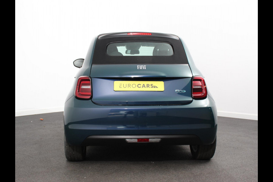 Fiat 500E Berline 42 kWh Automaat Climate control Cruise control Achteruitrijcamera Led Navigatie Apple Carplay/ Android Auto Lichtmetalen velgen Stoelverwarming