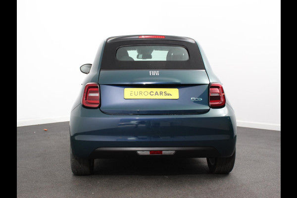 Fiat 500E Berline 42 kWh Automaat Climate control Cruise control Achteruitrijcamera Led Navigatie Apple Carplay/ Android Auto Lichtmetalen velgen Stoelverwarming