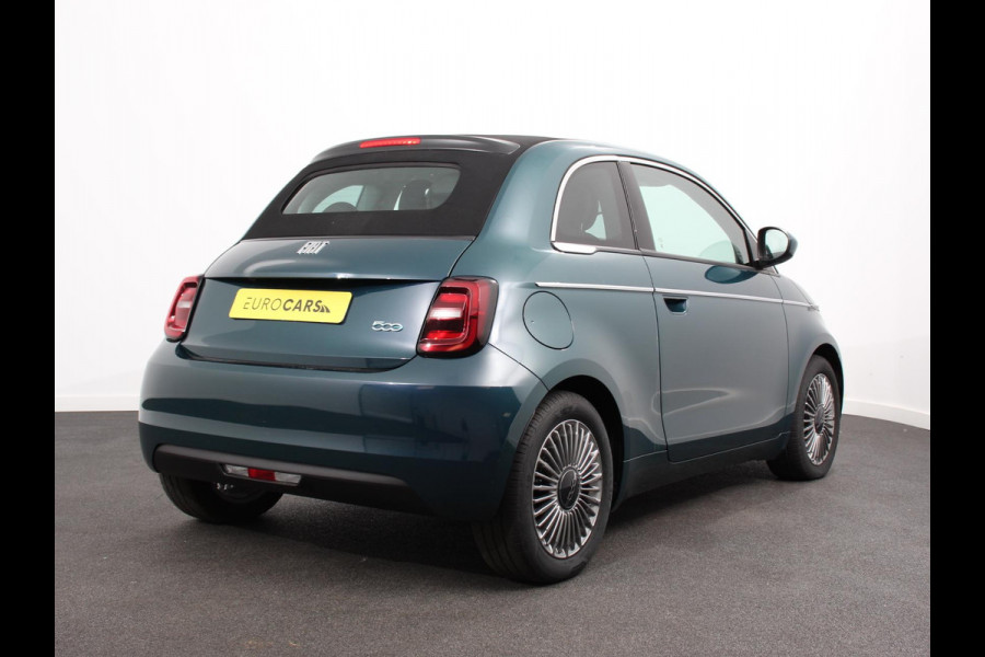 Fiat 500E Berline 42 kWh Automaat Climate control Cruise control Achteruitrijcamera Led Navigatie Apple Carplay/ Android Auto Lichtmetalen velgen Stoelverwarming