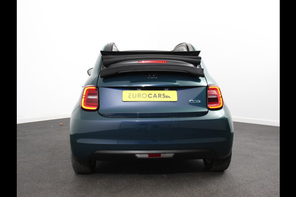 Fiat 500E Berline 42 kWh Automaat Climate control Cruise control Achteruitrijcamera Led Navigatie Apple Carplay/ Android Auto Lichtmetalen velgen Stoelverwarming