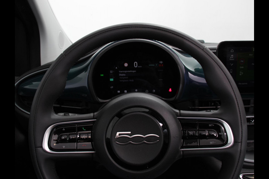 Fiat 500E Berline 42 kWh Automaat Climate control Cruise control Achteruitrijcamera Led Navigatie Apple Carplay/ Android Auto Lichtmetalen velgen Stoelverwarming