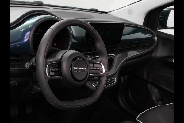 Fiat 500E Berline 42 kWh Automaat Climate control Cruise control Achteruitrijcamera Led Navigatie Apple Carplay/ Android Auto Lichtmetalen velgen Stoelverwarming