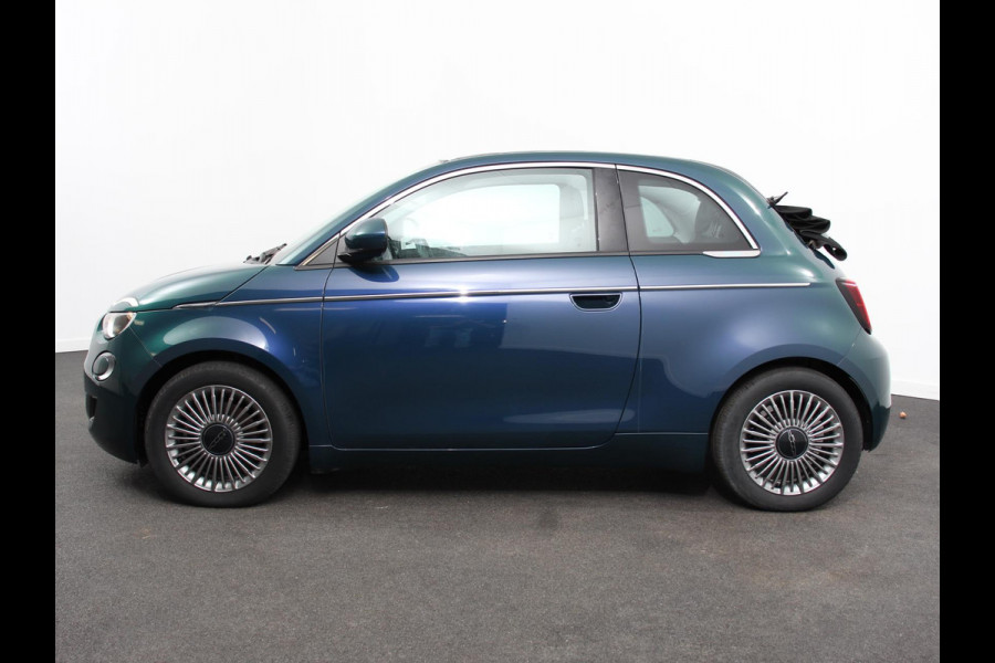 Fiat 500E Berline 42 kWh Automaat Climate control Cruise control Achteruitrijcamera Led Navigatie Apple Carplay/ Android Auto Lichtmetalen velgen Stoelverwarming