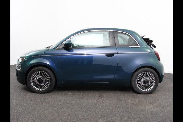 Fiat 500E Berline 42 kWh Automaat Climate control Cruise control Achteruitrijcamera Led Navigatie Apple Carplay/ Android Auto Lichtmetalen velgen Stoelverwarming