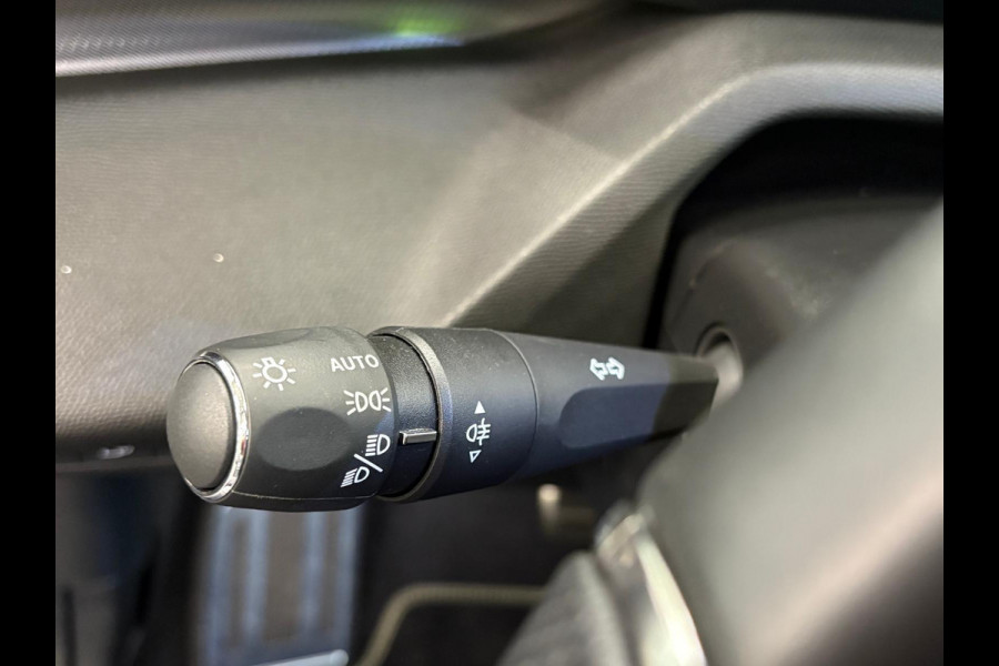 Peugeot 308 1.6 Plug-in Hybrid 180 GT Panoramadak Navigatie Apple Carplay Android Auto Camera Parkeersensoren Adaptive Cruise Control Full LED 18" LM Velgen Ambiente verlichting