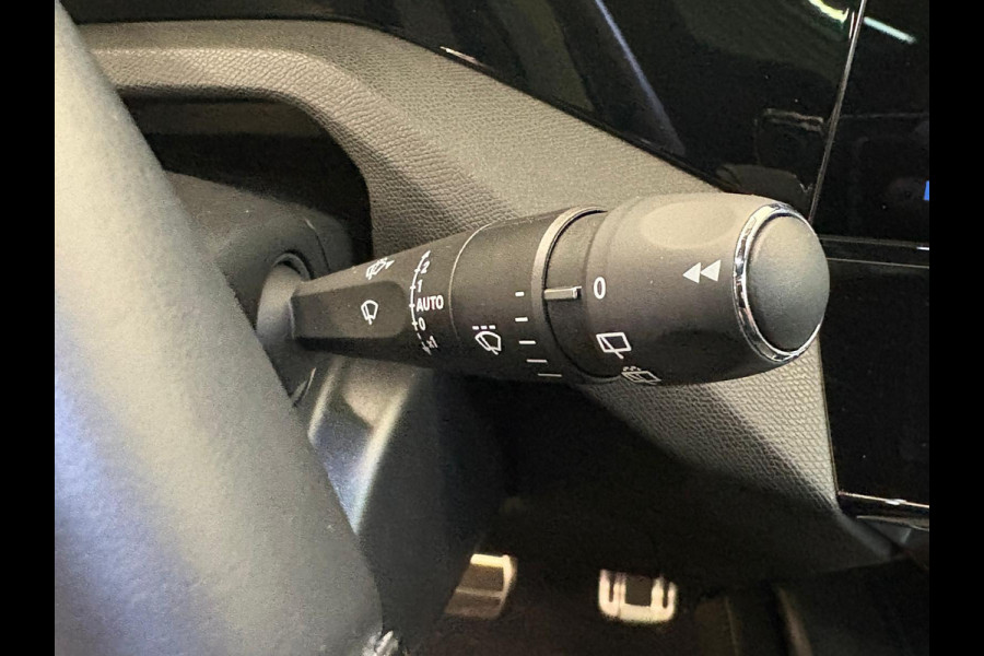 Peugeot 308 1.6 Plug-in Hybrid 180 GT Panoramadak Navigatie Apple Carplay Android Auto Camera Parkeersensoren Adaptive Cruise Control Full LED 18" LM Velgen Ambiente verlichting