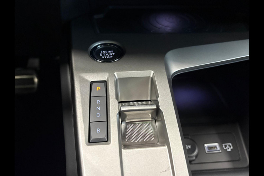 Peugeot 308 1.6 Plug-in Hybrid 180 GT Panoramadak Navigatie Apple Carplay Android Auto Camera Parkeersensoren Adaptive Cruise Control Full LED 18" LM Velgen Ambiente verlichting