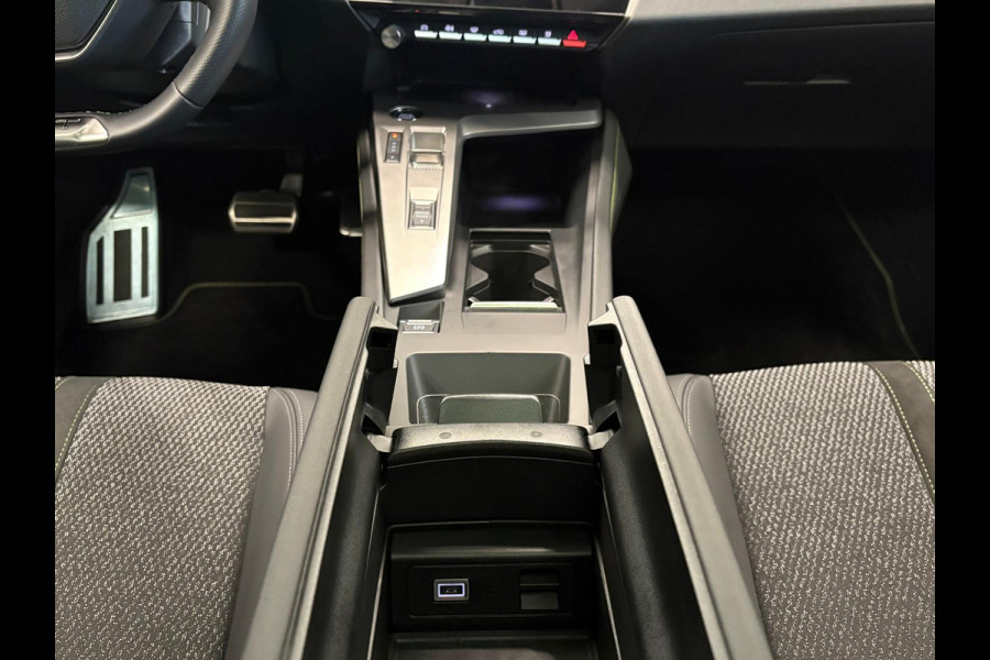 Peugeot 308 1.6 Plug-in Hybrid 180 GT Panoramadak Navigatie Apple Carplay Android Auto Camera Parkeersensoren Adaptive Cruise Control Full LED 18" LM Velgen Ambiente verlichting