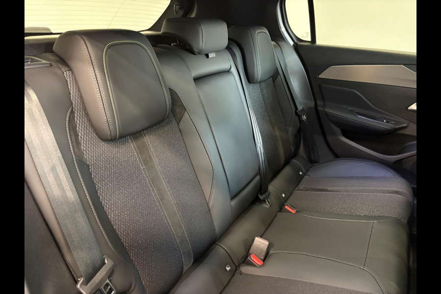 Peugeot 308 1.6 Plug-in Hybrid 180 GT Panoramadak Navigatie Apple Carplay Android Auto Camera Parkeersensoren Adaptive Cruise Control Full LED 18" LM Velgen Ambiente verlichting