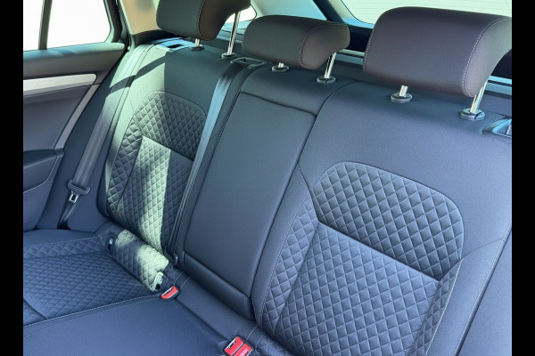 Škoda Superb Combi 1.4 TSI iV AUTOMAAT Business Edition Sport, digitaal cockpit, electrisch bedienbare trekhaak
