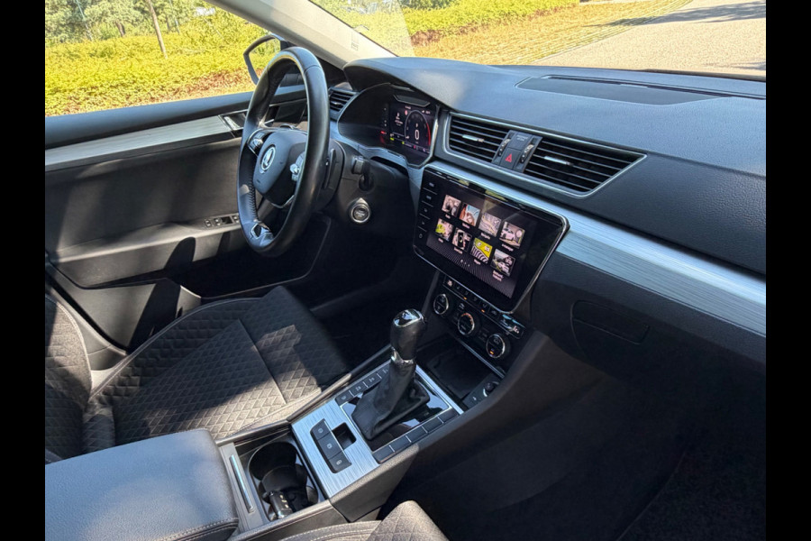 Škoda Superb Combi 1.4 TSI iV AUTOMAAT Business Edition Sport, digitaal cockpit, electrisch bedienbare trekhaak